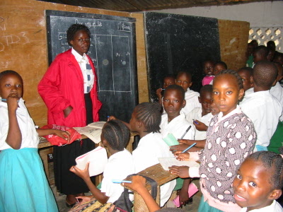 Eine Schule in Vorrot von Mombasa